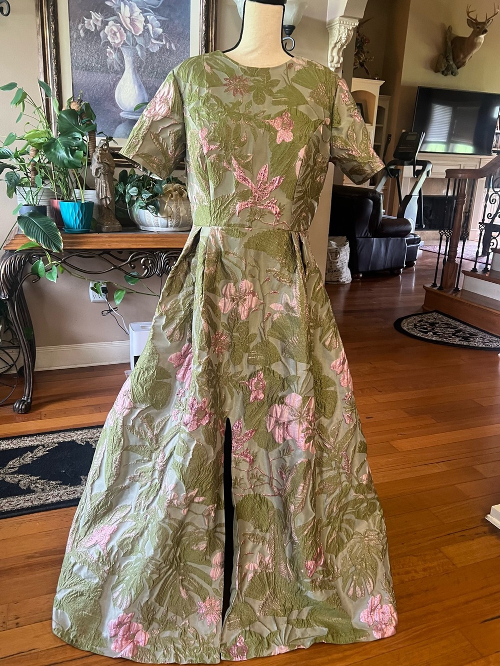 Clover Green Floral Satin Maxi Dress - Picture 4 of 15